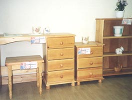 STOOL 39 
DRESSING TABLE 131 
BEDSIDE DRAWERS 96 
BOOK CASE 67